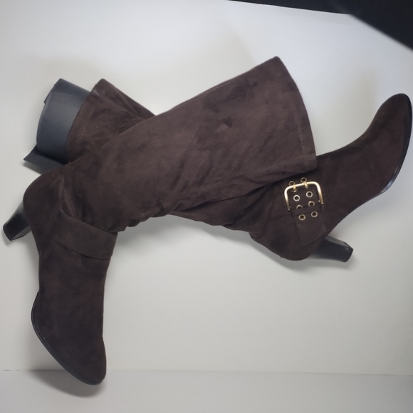 Boots - Picture 2 of 7